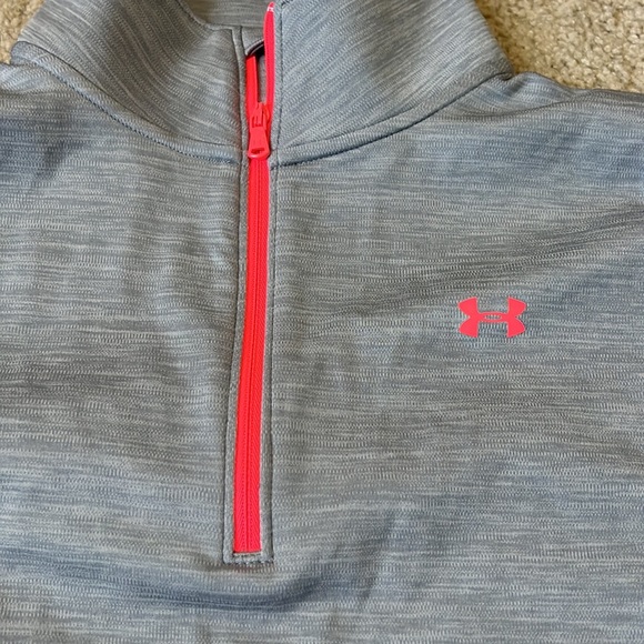 Under Armour Pull Over - Picture 2 of 4